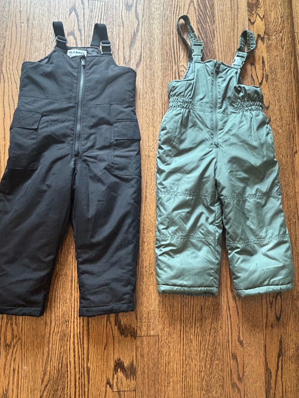 Old Navy $ Oshkosh Kids Snow Pants Duo in Green and Black - size 3T